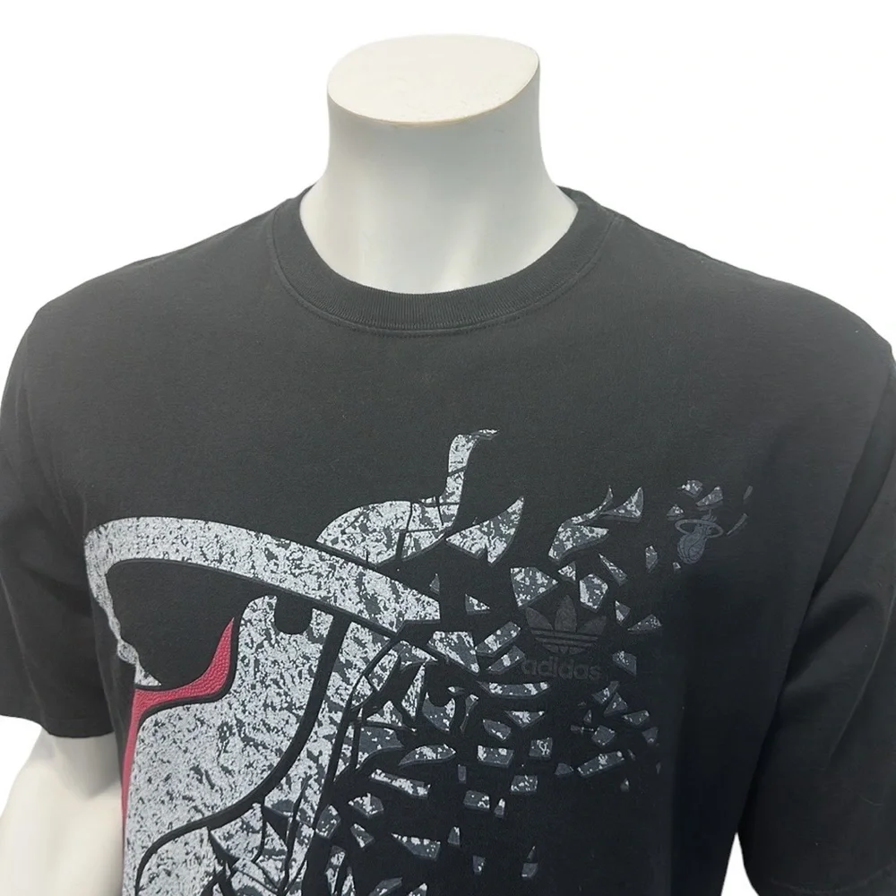 Adidas Miami Heat Basketball NBA Slam Dunk Graphic T-Shirt Size XL